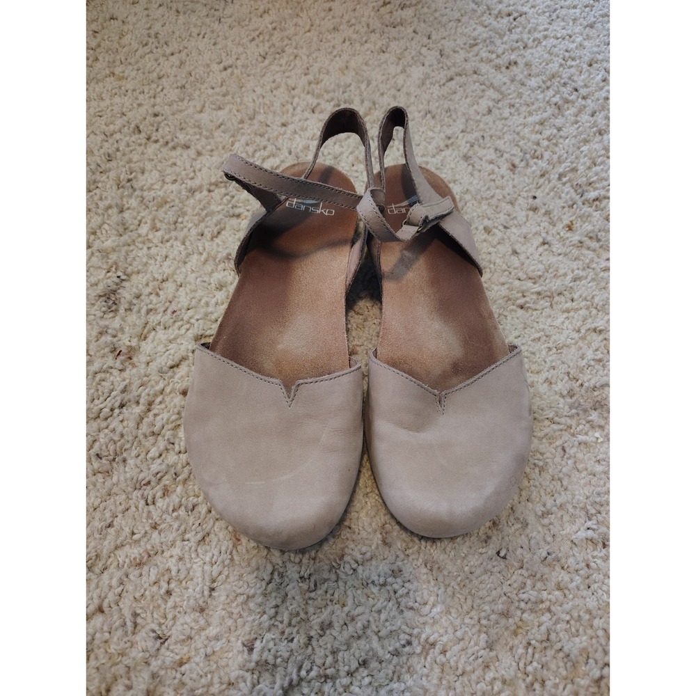 Dansko Women's Rowan Closed Toe Sandals - Taupe Milled Nubuck 40  Size 9.5